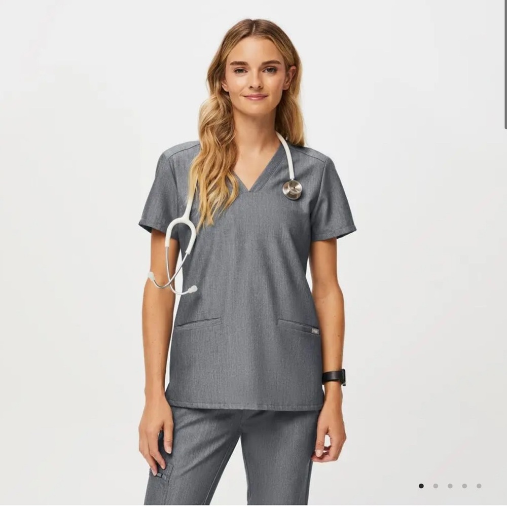 Figs womens casma three-pocket scrub top size medium